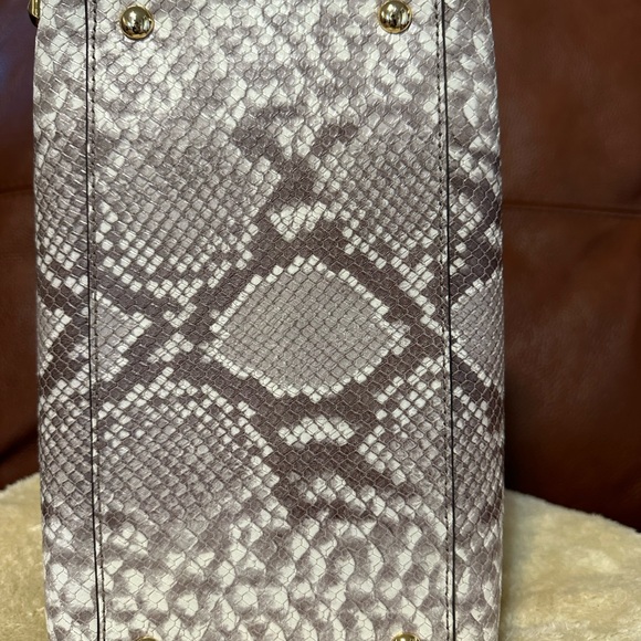 Michael Kors NWOT

Saffiano Stud Small Satchel, Dark Sand - Picture 10 of 10